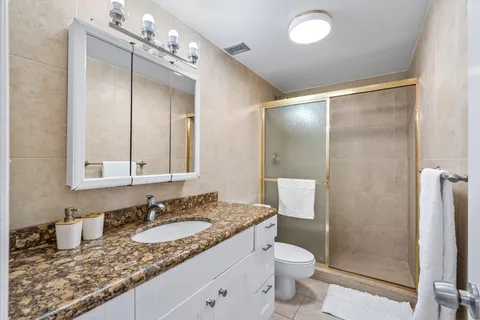 $329,999 | 500 Bayview Drive, Unit 2023, Sunny Isles Beach, FL 33160