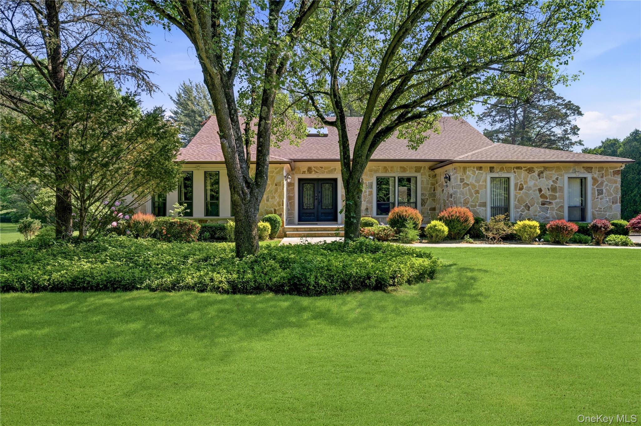 199 Cold Spring Road Syosset, NY 11791 - Photo 1 of 48