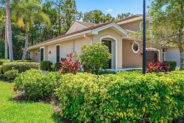 $325,000 | 7550 Meadow Lakes Drive, Unit 4701, Naples, FL 34104