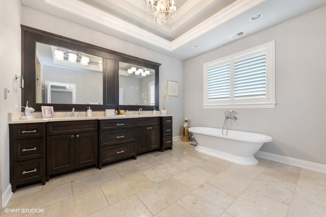 122 Walnut Street Elmhurst, IL 60126 - Photo 19 of 41 a spacious bathroom with a tub sink and mirror