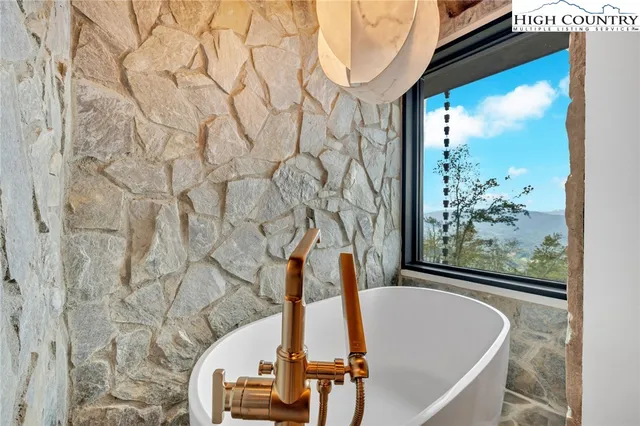 $4,500,000 | 404 Silver Eagle Trail, Banner Elk, NC 28604