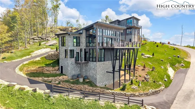 $4,500,000 | 404 Silver Eagle Trail, Banner Elk, NC 28604