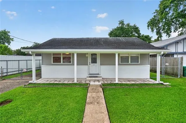 $345,000 | 131 Tullulah Avenue, River Ridge, LA 70123