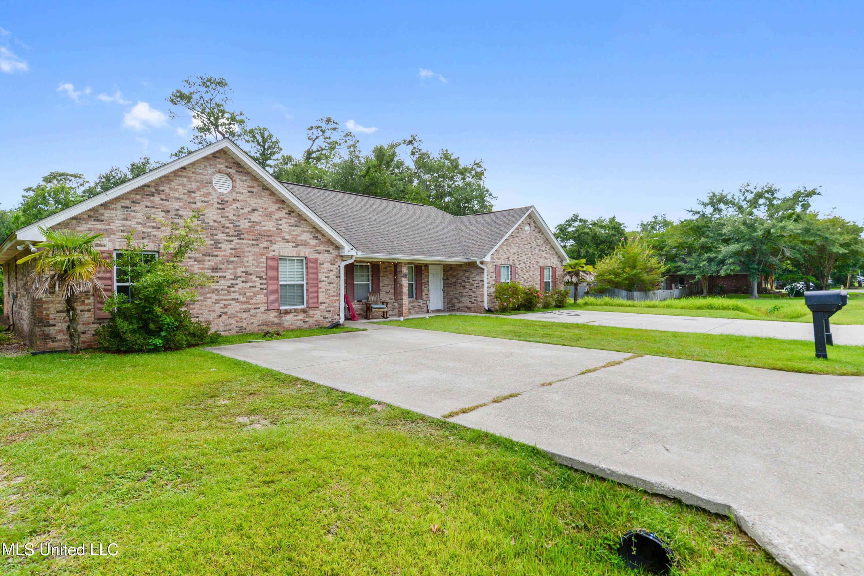 207 Reed Avenue Long Beach, MS 39560 - Photo 2 of 10 002 (2)