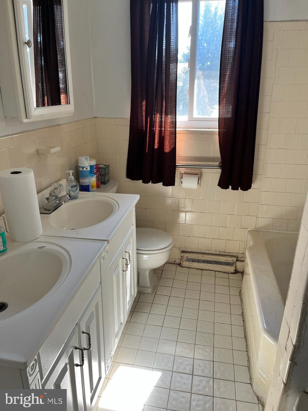 3928 Clarinth Road Baltimore, MD 21215 - Photo 10 of 17 Hall Bath