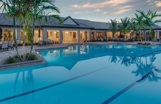 a view of front of a house with a yard