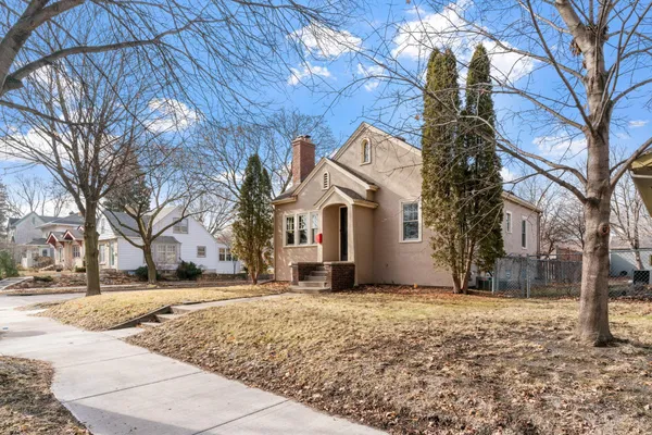 $2,695 | 2300 Northeast McKinley Street, Minneapolis, MN 55418