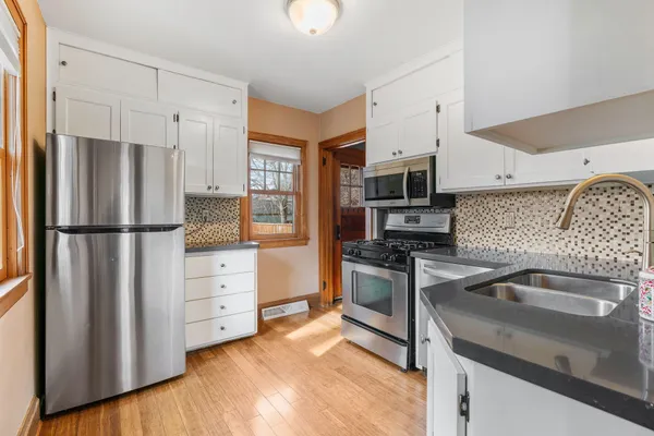 $2,695 | 2300 Northeast McKinley Street, Minneapolis, MN 55418