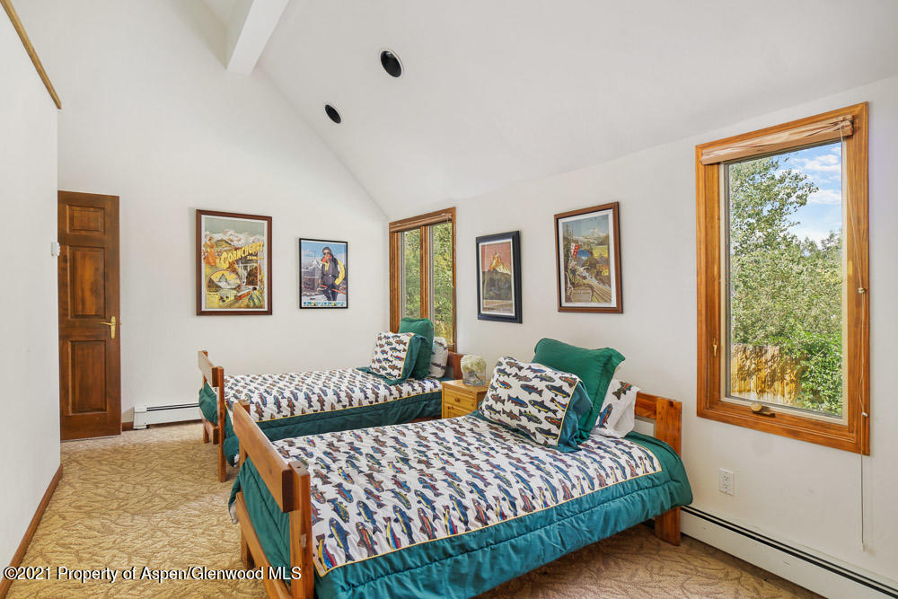 450 West Tiehack Road Aspen, CO 81611 - Photo 27 of 42 Guest Bed