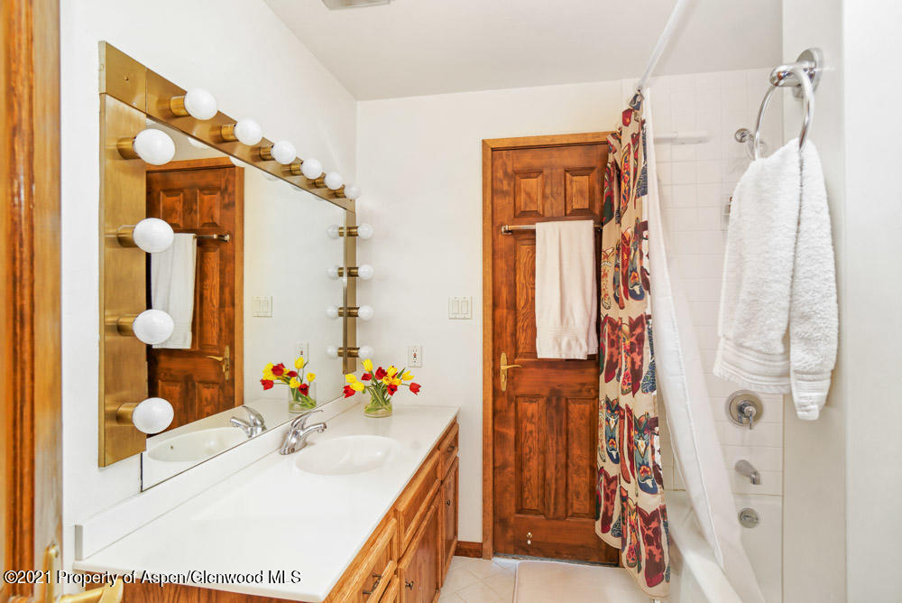 450 West Tiehack Road Aspen, CO 81611 - Photo 28 of 42 Guest Bath