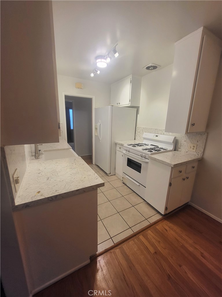 1057 East Appleton Street, Unit 7 Long Beach, CA 90802 - Photo 6 of 11 a kitchen with a stove a sink and a refrigerator