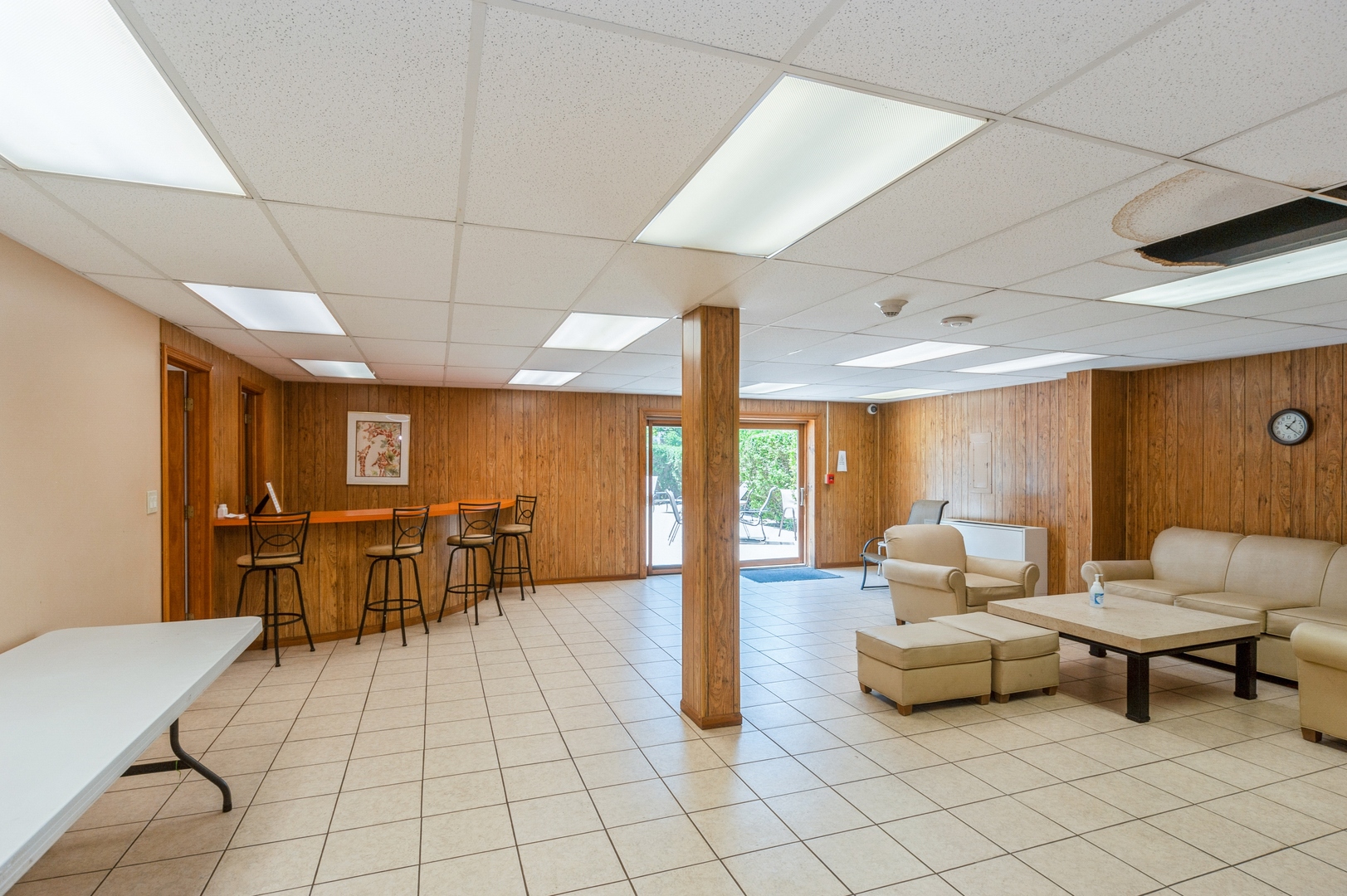 1455 Shermer Road, Unit 503C Northbrook, IL 60062 - Photo 10 of 11 a living room with furniture