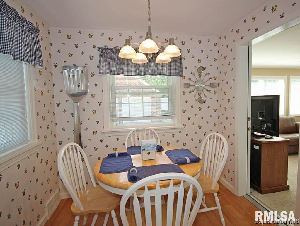 2011 South Walnut Street Springfield, IL 62704 - Photo 5 of 19