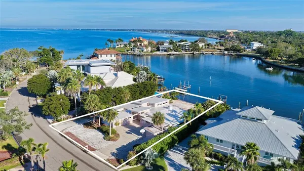$2,295,000 | 355 South Shore Drive, Sarasota, FL 34234