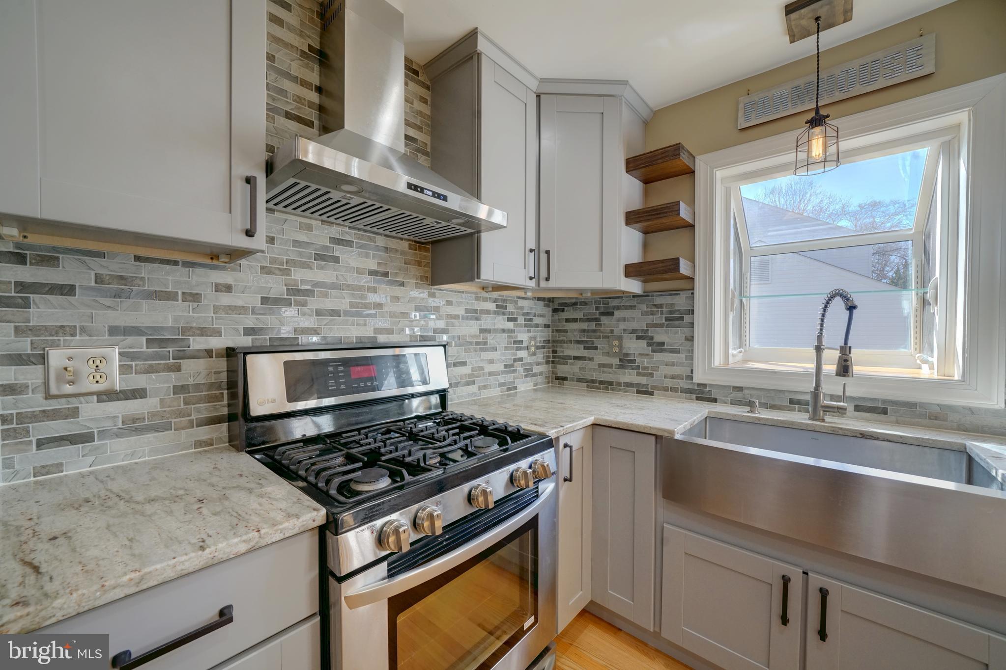 1900 Autumn Ridge Circle Silver Spring, MD 20906 - Photo 18 of 63 Gas range for the household chef!