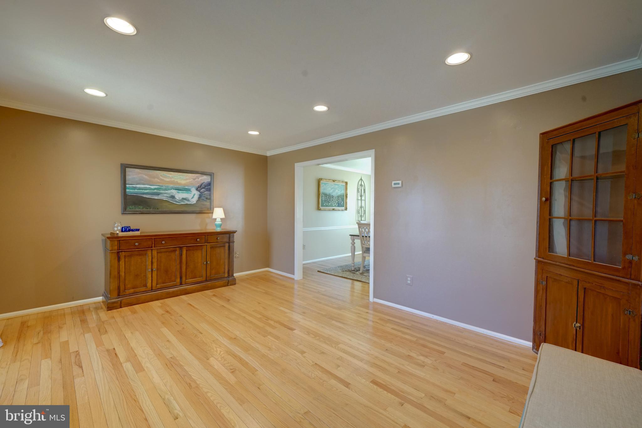 1900 Autumn Ridge Circle Silver Spring, MD 20906 - Photo 6 of 63 Plenty of space for people to gather
