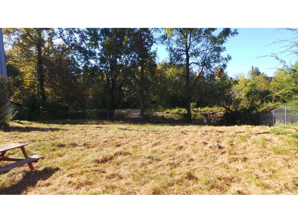 143 Pleasant Beach Road Elizabethton, TN 37643 - Photo 2 of 11 Photo 2