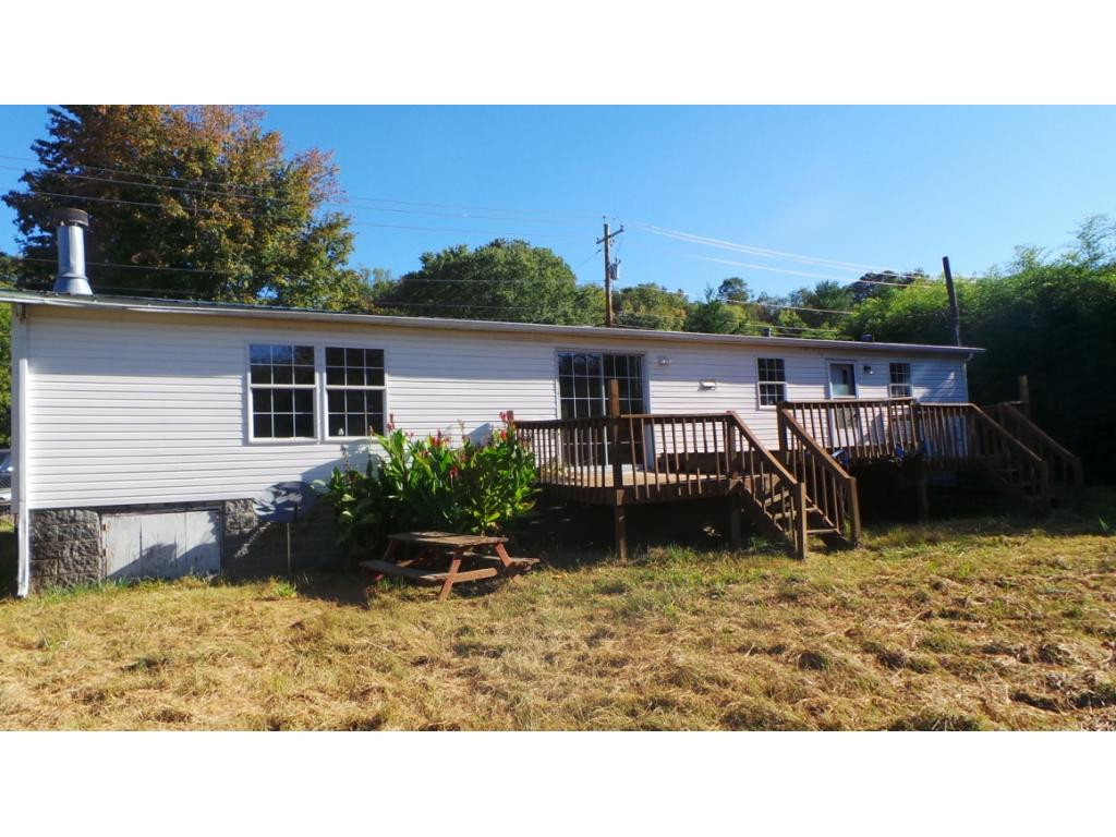 143 Pleasant Beach Road Elizabethton, TN 37643 - Photo 3 of 11 Photo 3