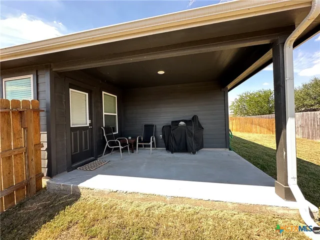 a view of a living room and livingroom