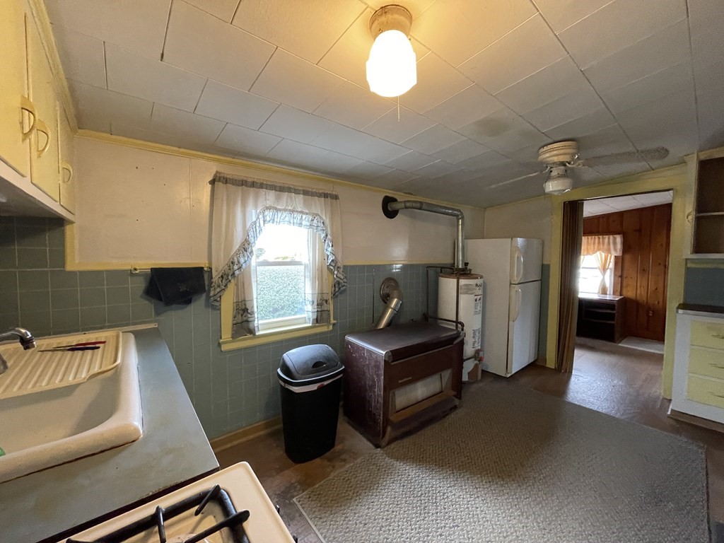 47 Jerusalem Road Fairhaven, MA 02719 - Photo 6 of 12 Gallery Image 6