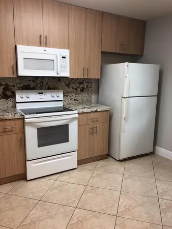 $2,850 | Pembroke Pines, Pembroke Pines, FL 33029