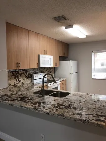 $2,850 | Pembroke Pines, Pembroke Pines, FL 33029