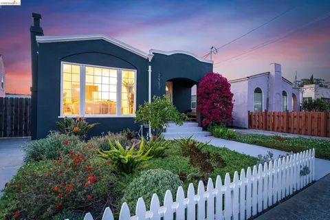 $649,000 | 2907 Seminary Avenue, Oakland, CA 94605