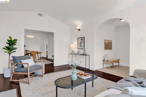 $649,000 | 2907 Seminary Avenue, Oakland, CA 94605