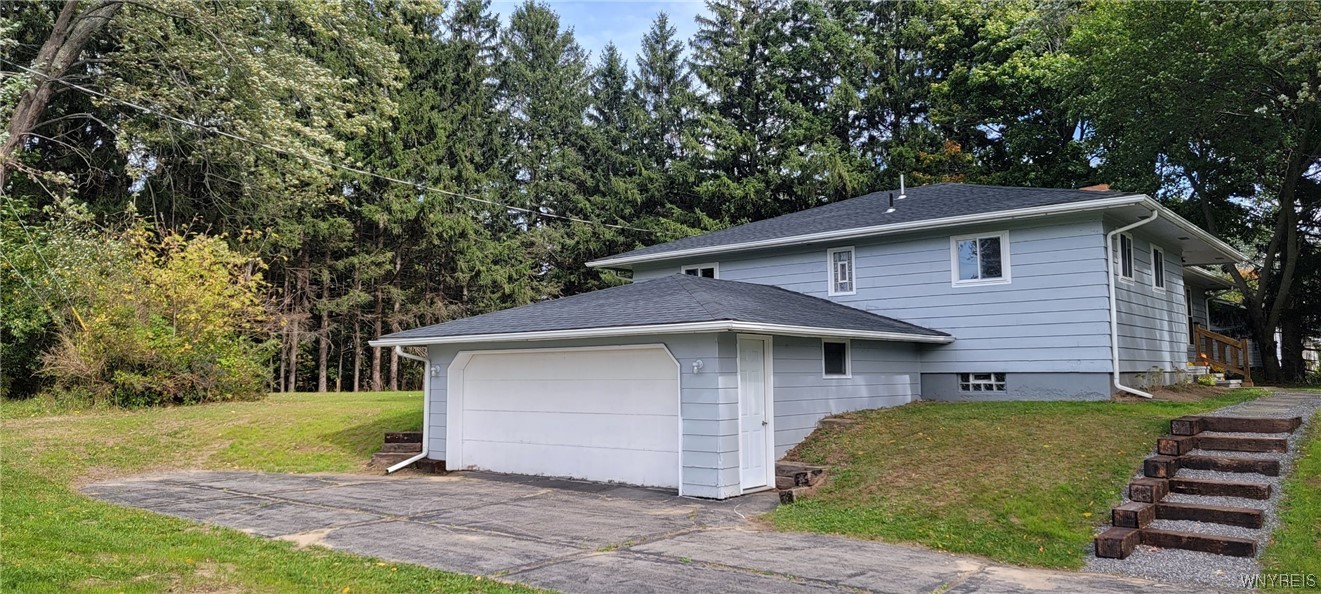 2539 Pratt Road Pembroke, NY 14020 - Photo 2 of 28 side view of home