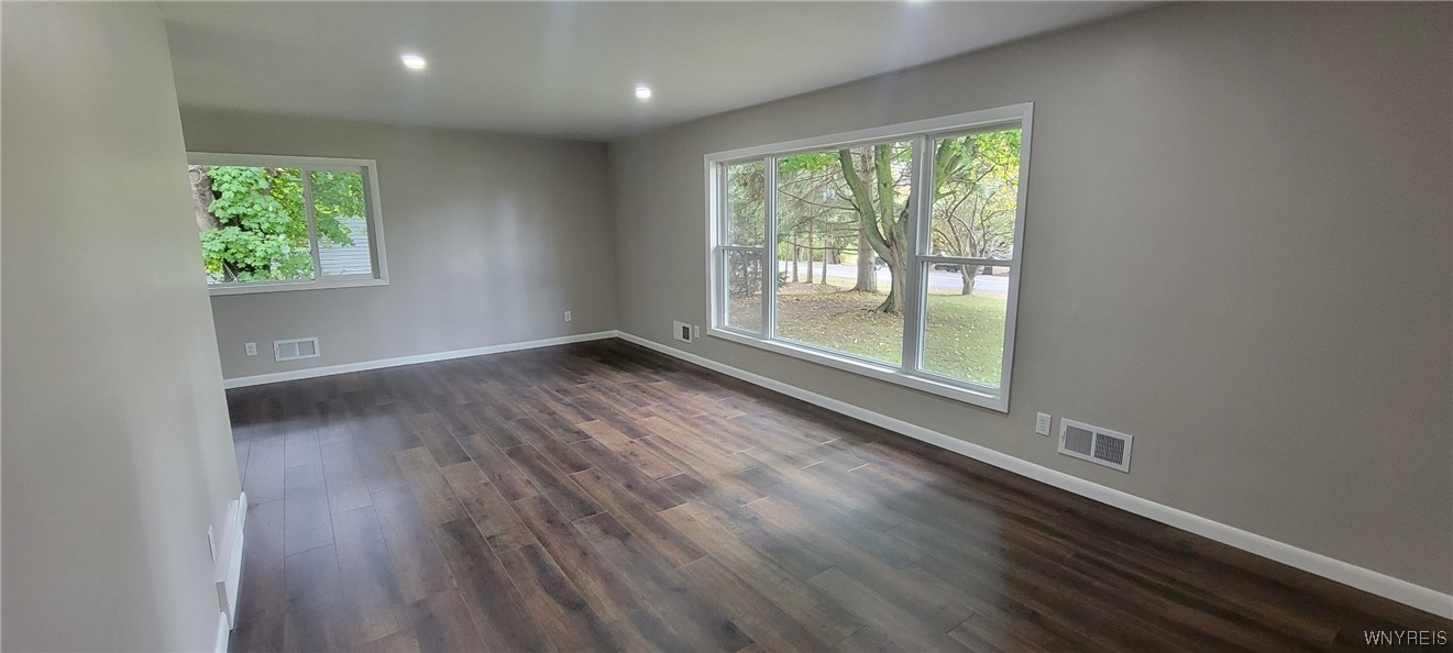 2539 Pratt Road Pembroke, NY 14020 - Photo 6 of 28 living room