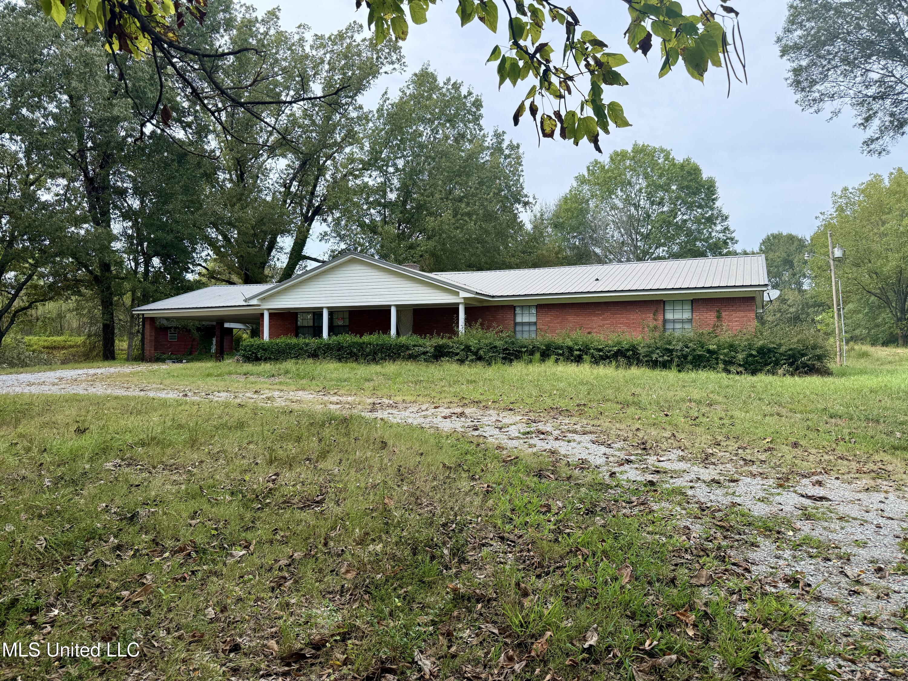 3836 Cleveland Road Hernando, MS 38632 - Photo 1 of 25 AF41081B-B63B-44DD-88CF-6C38B3E32BC9_1_2