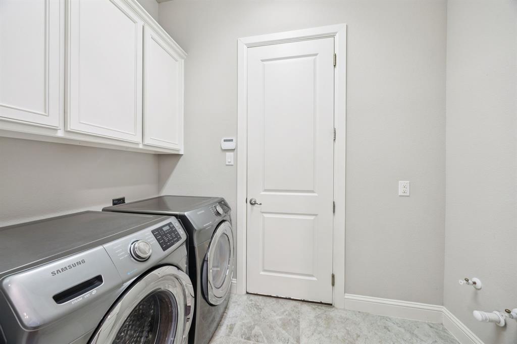 965 Touchstone Road Frisco, TX 75036 - Photo 13 of 36 a utility room with dryer and washer