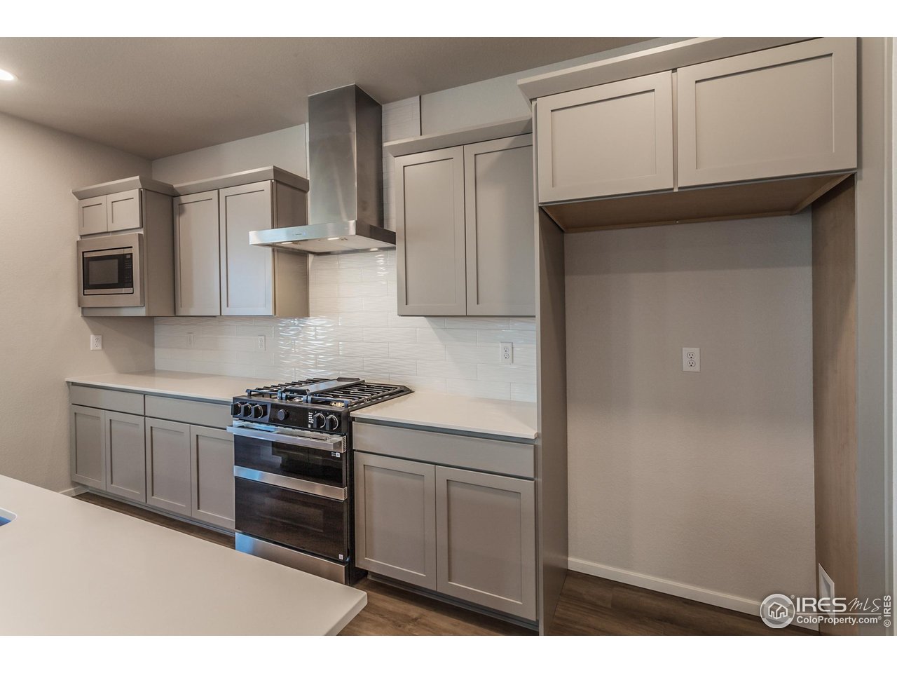 5409 Yancy Street Timnath, CO 80547 - Photo 9 of 48 KITCHEN W/ S.S. DUAL FUEL RANGE, HOOD, MICROWAVE, DISHWASHER