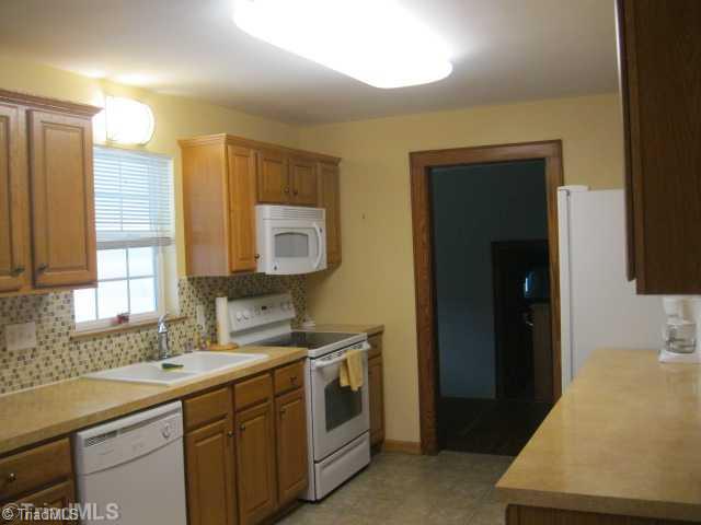 4920 Murray Road Winston-Salem, NC 27106 - Photo 2 of 16 Kitchen.