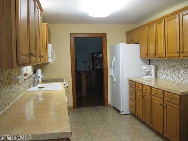 4920 Murray Road Winston-Salem, NC 27106 - Photo 4 of 16 Kitchen.
