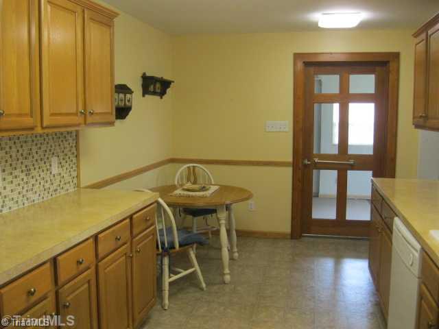 4920 Murray Road Winston-Salem, NC 27106 - Photo 6 of 16 Kitchen.