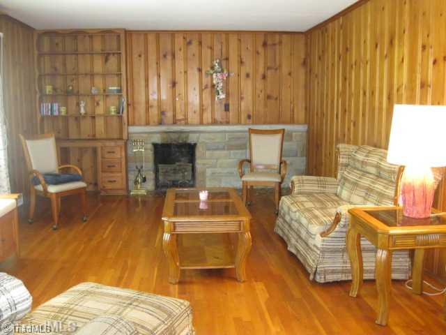 4920 Murray Road Winston-Salem, NC 27106 - Photo 8 of 16 Living Room.