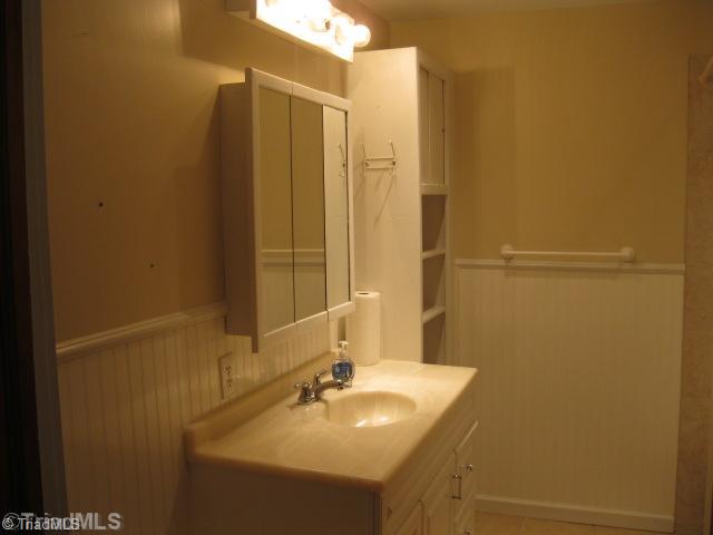 4920 Murray Road Winston-Salem, NC 27106 - Photo 9 of 16 Bath.