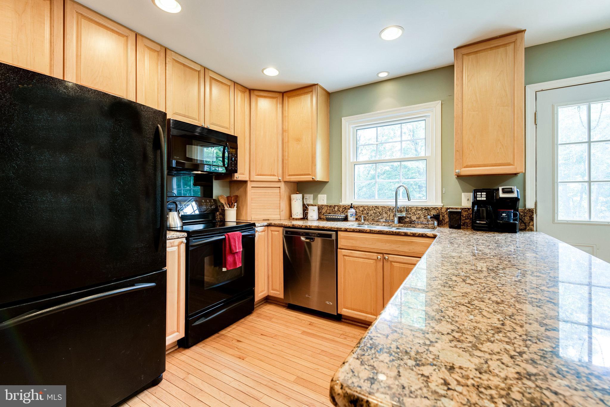 6905 Raspberry Plain Place Springfield, VA 22153 - Photo 24 of 66 Kitchen