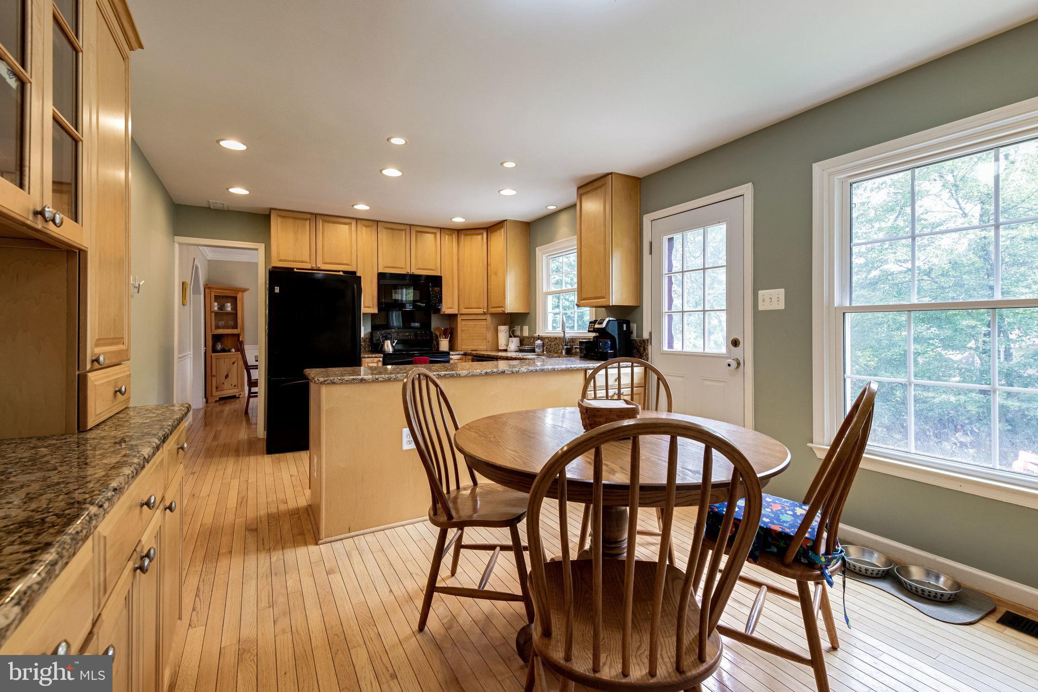 6905 Raspberry Plain Place Springfield, VA 22153 - Photo 26 of 66 Eat-In area of Kitchen