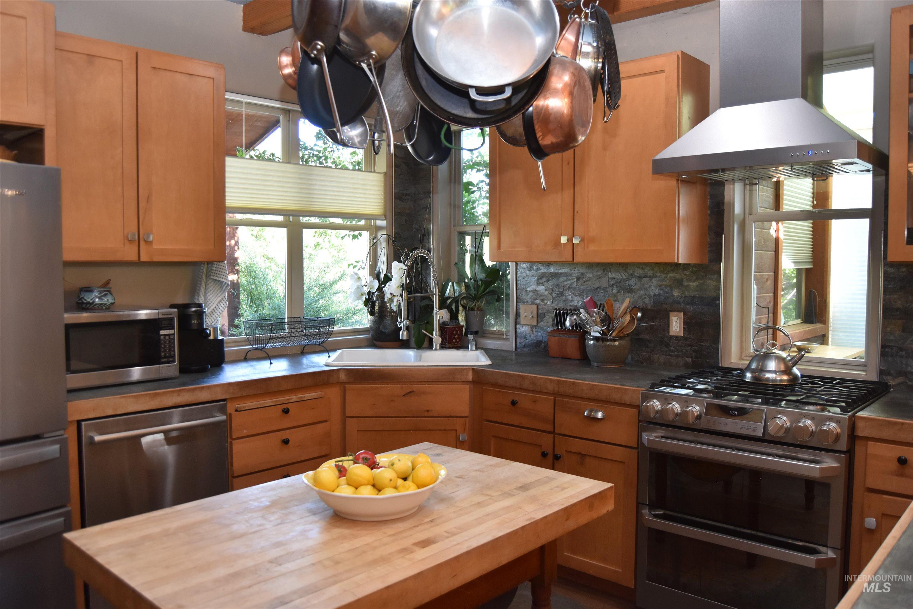 257 North Elk Crk Road Fairfield, ID 83327 - Photo 9 of 27