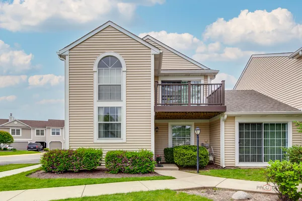 $2,200 | 614 Le Parc Circle, Unit 222, Buffalo Grove, IL 60089