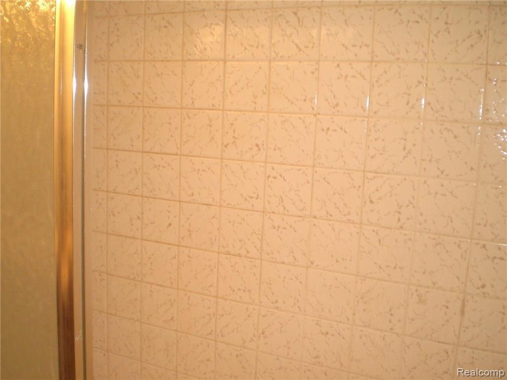 24111 Meridian Road, Unit 23 Grosse Ile, MI 48138 - Photo 9 of 11 CIMG2539.JPG