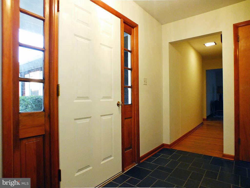 19211 Falls Road Hampstead, MD 21074 - Photo 4 of 25 Foyer