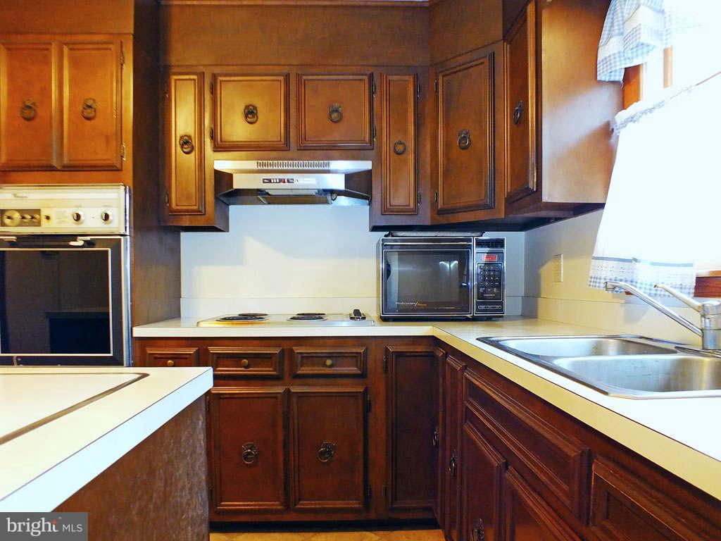 19211 Falls Road Hampstead, MD 21074 - Photo 8 of 25 Kitchen, View 3