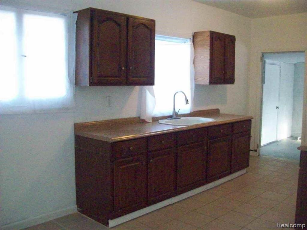 7664 Lamphere Redford, MI 48239 - Photo 4 of 10