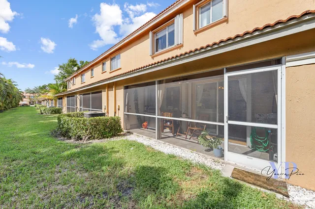 a house view with a outdoor space