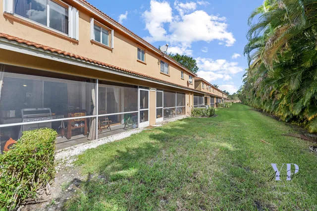 a picture of a bench