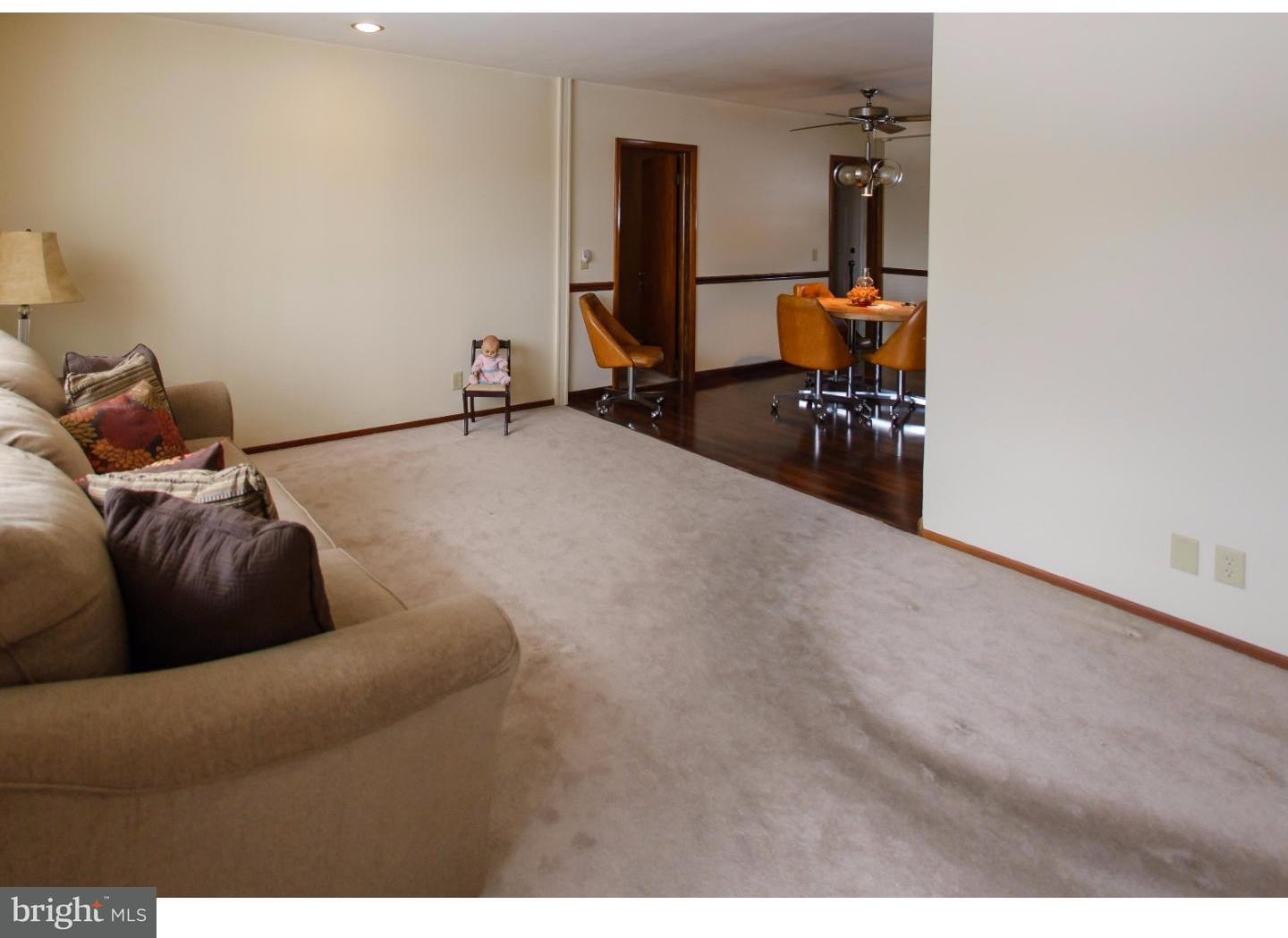 13014 Worthington Road Philadelphia, PA 19116 - Photo 8 of 25 Living Room