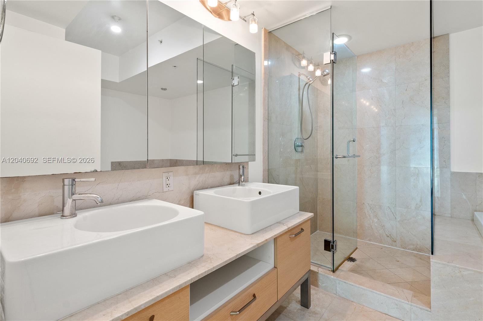 218 Southeast 14th Street, Unit 1803 Miami, FL 33131 - Photo 11 of 23